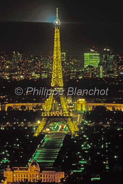 tour eiffel.JPG - Ecole militaire, tour Eiffel, TrocadÈro de nuit depuis la tour MontparnasseParis, France